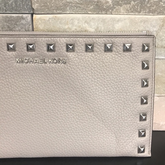 🎁 MICHAEL MICHAEL KORS Studded Clutch - Picture 3 of 6